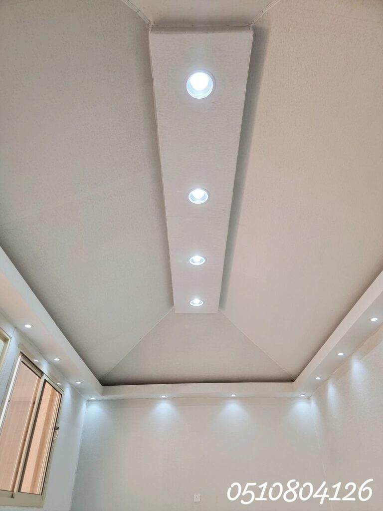 ديكور سقف مستعار أبيض لخدمات تفصيل الخيام وبيت شعر