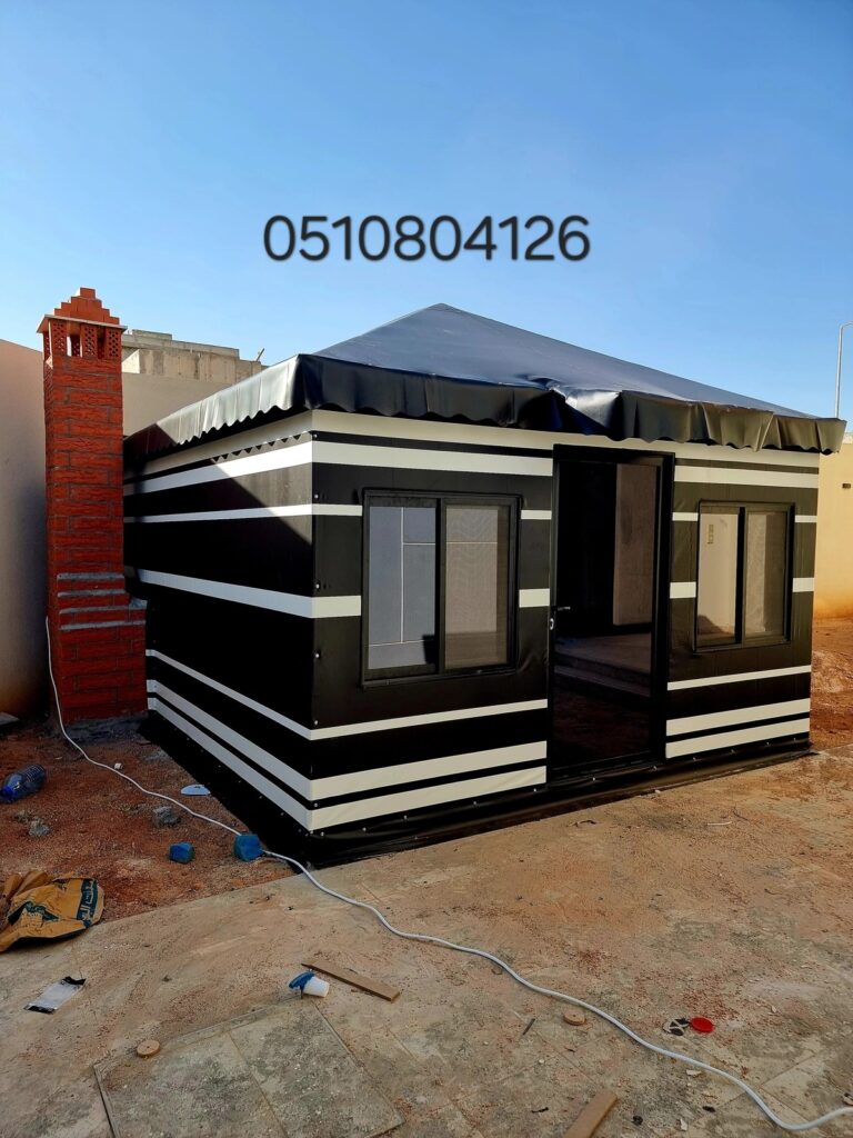 تفصيل الخيام وبيت شعر ملكي أسود مع مدخنة قرميد